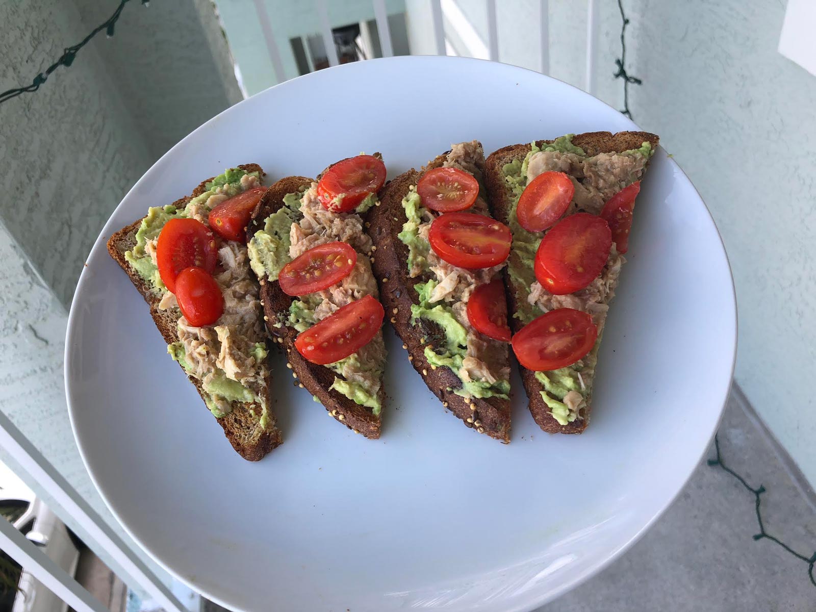 tuna avocado toast